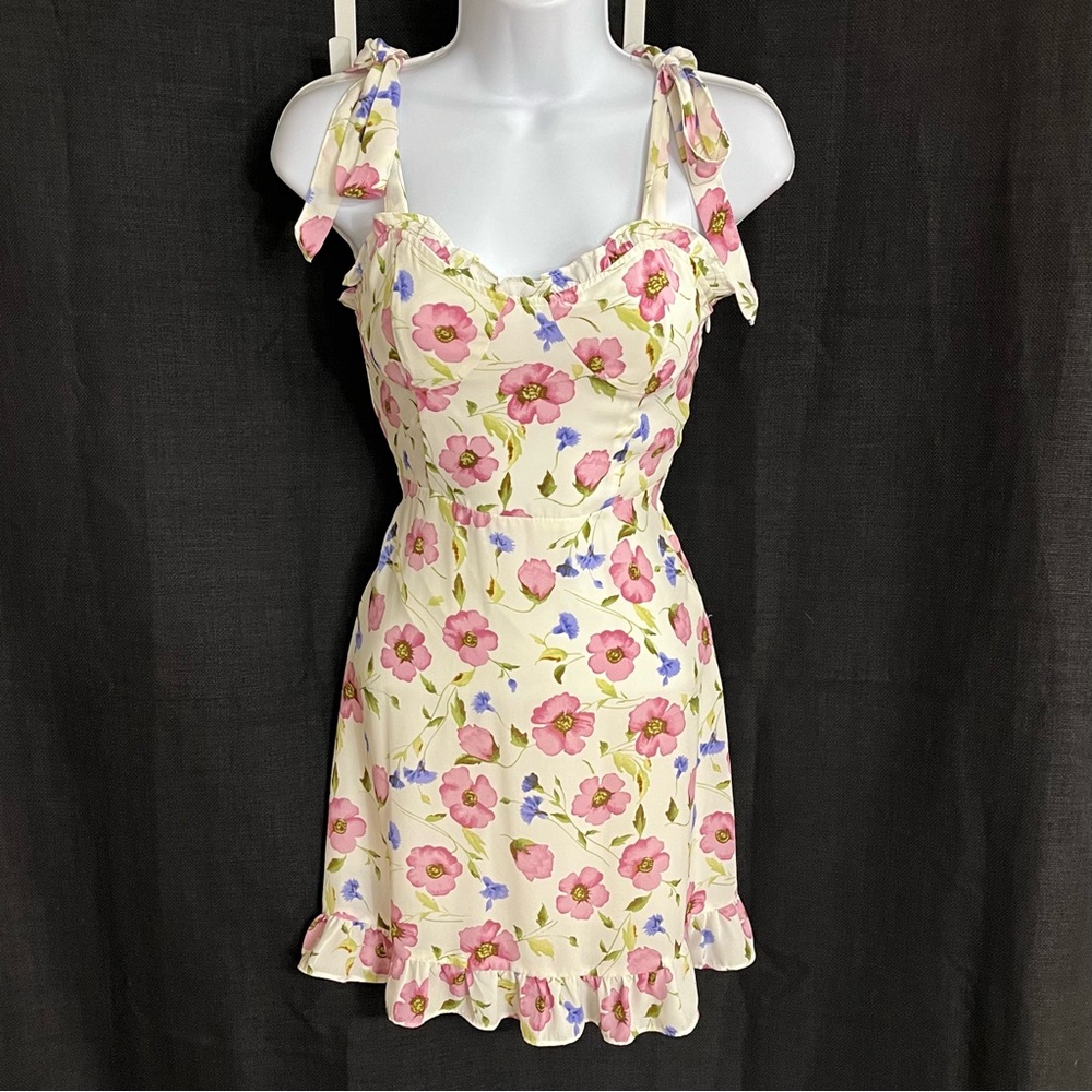 Forever 21 ladies floral tie strap mini dress size small